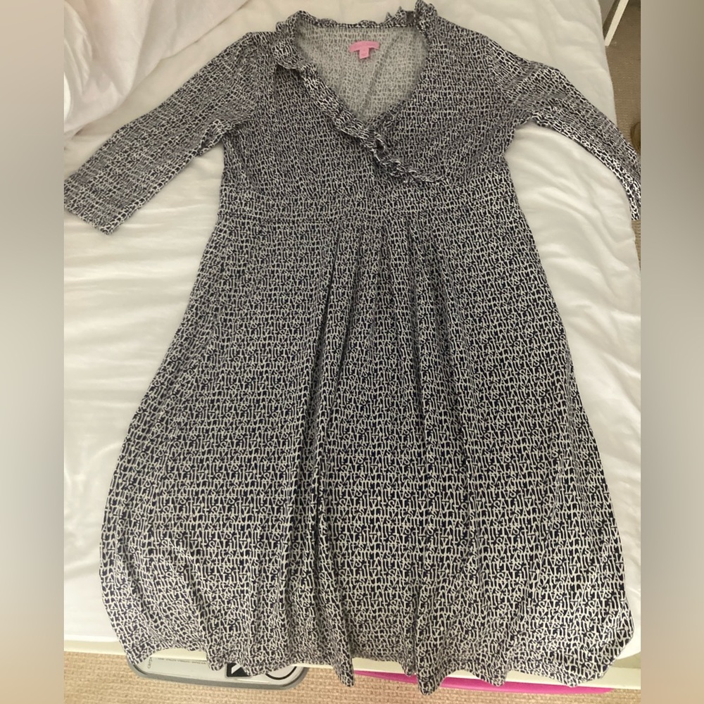 Lily Pulitzer 3/4 sleeve dress size medium navy and white “it’salily” pattern